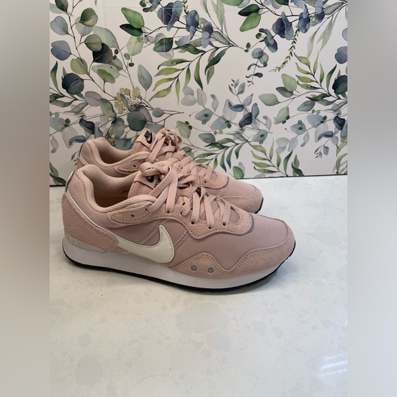 Beautiful‎ Light Pink Venture Runner Women Size 7 - Picture 9 of 11